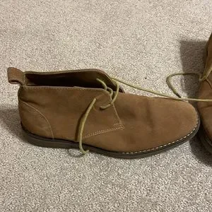 Men’s 9 1/2 Chukka suede shoes in great condition Richard Brown Aero Suede Chukka Boot main image 4
